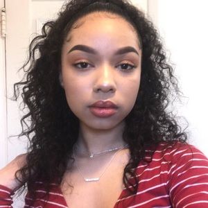 Meet your Posher, Desiree